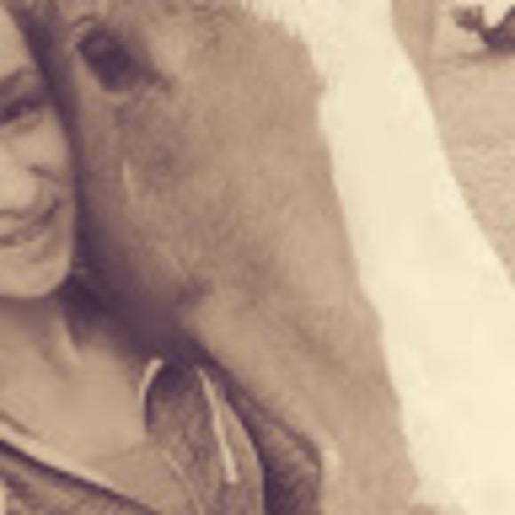 Meet your Posher, Hayli - Picture 1 of 1